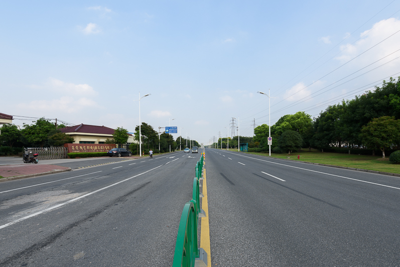 保税区晨港路等道路路灯安装工程1