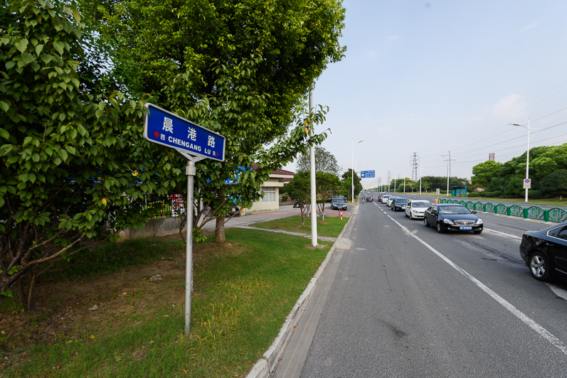 保税区晨港路等道路路灯安装工程
