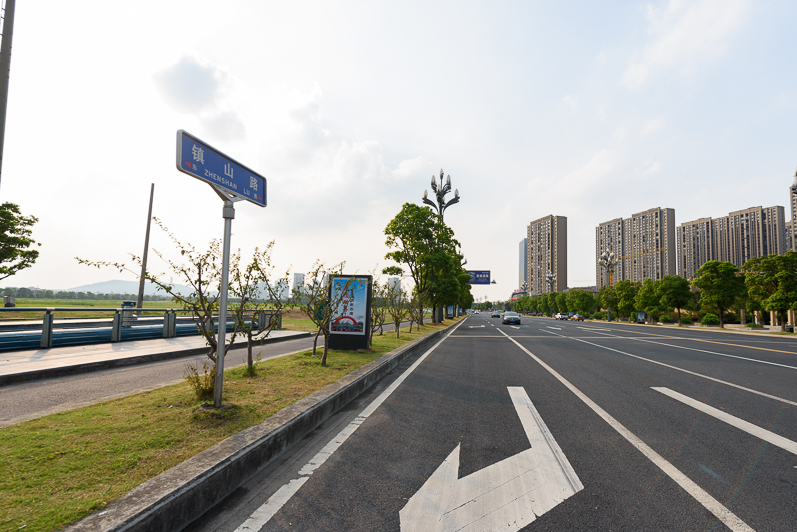 保税区金港路、中港路、镇山路路灯安装工程1